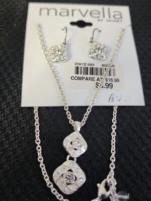 NUEVO CON ETIQUETAS Collar y Pendientes Marvella By Monet Estrás Tonificado Plata Foto 1 de 4