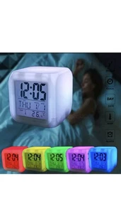 Reloj despertador silencioso digital LED brillante de 7 colores con fecha sala de día - Imagen 1 de 5