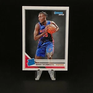 Sekou Doumbouya #214 2019-20 Donruss Baloncesto Clasificado Novato RC - COMO NUEVO GM - Imagen 1 de 2