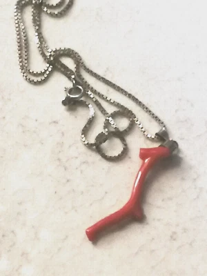 Collana catenina da donna in argento 925 e pendente con ramo in corallo rosso - Immagine 1 di 4