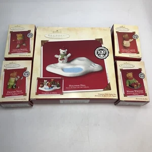 Komplettes 2002 Hallmark Andenken Weihnachtsschmuck Hollyday Hill Set 5 Bären - Bild 1 von 12