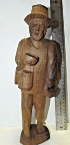Antike Volkskunst handgeschnitztes Holz 13" hoch Skulptur Statue Mann Figur  - Bild 1 von 4