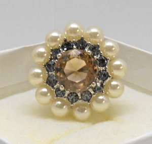 New Avon Nataliya V Collister RingSize 8/9 Silver Tone Light Brown Rhinestone - Picture 1 of 20