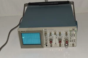 TEKTRONIX 2215A 60MHZ OSCILLOSCOPE (JHY40) - Picture 1 of 4