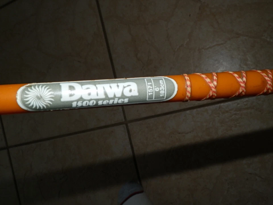 Daiwa Serie 1500 Modelo 1571 6' Fibra Vidrio Gran Juego Cebo Fundición Varilla BUENO Foto 1 de 4