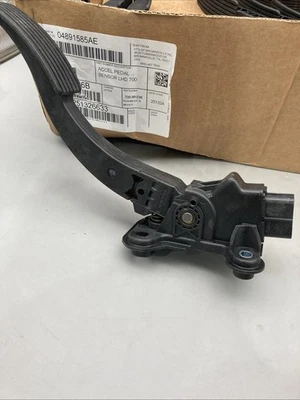 Genuine OEM Mopar Accelerator Pedal For Dodge Patriot Jeep 04891585AE New Foto 1 de 4