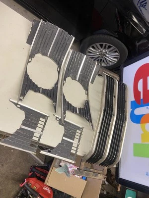 68 piezas de parrilla ciclónica Mercury Montego Foto 1 de 4