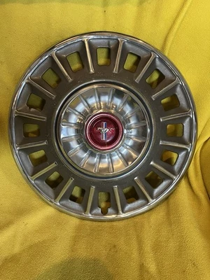1968 福特 MUSTANG 二手 HUBCAP 球杆质量好 — 第 1/3 张图片