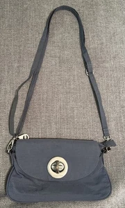 Bolso Bandolera Pequeño Baggallini Nylon Cartera Solapa Bloqueo Giratorio Correa Ajustable - Imagen 1 de 23
