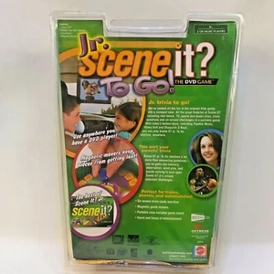 Jr. Scene It? To Go! Juego de DVD para niños, estuche portátil, motores magnéticos y tablero - Nuevo - Imagen 1 de 6