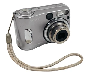 Sony Cyber-shot Carl Zeiss DSC-S60 4.1MP Digitalkamera mit 512MB Speicherstick - Bild 1 von 17