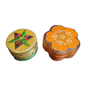 Zwei kleine Schmuckschatullen mit Strohintarsien rot satiniert gefüttert Ring Schmuckschatulle - Bild 1 von 9