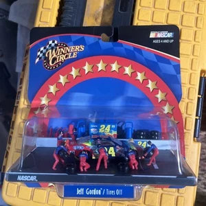 Winners Circle Jeff Gordon pit crew scene tires off car 1/64 - Picture 1 of 4