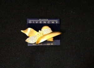 Bijoux Givenchy Vintage Woman's Pin Brooch Brushed Gold Face Hat Runway Signed - Picture 1 of 9