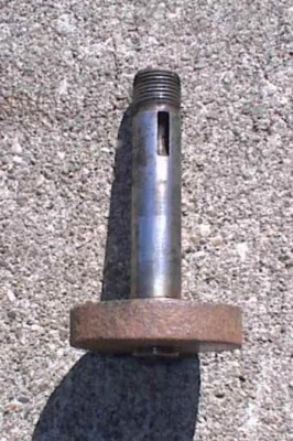 John Deere(C1-223) 210 212 214 300 314 316 317 318 322 330 332 - Spindle - Image 1 of 2