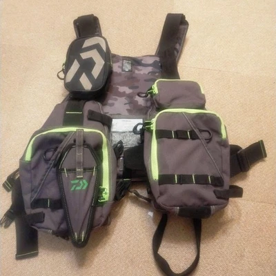 Daiwa камуфляж рыболовный жилет серый/зеленый несколько карманов б/у - Изображение 1 из 2