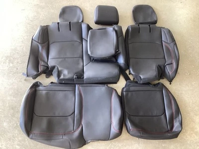 Jeep Wrangler 2024-2026 4 puertas Rubicon X interior de cuero de fábrica Foto 1 de 3