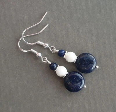 Pendientes de gancho de jade porcelana blanca con cuentas de moneda de lapislázuli azul oscuro de 12 mm Foto 1 de 4