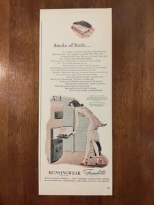 1943 Vintage Munsingwear Foundette Pantie-faja Rosa Ropa Interior Estampado Anuncio - Imagen 1 de 1