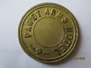 FICHA DE CHEQUE DE PUB DE TRES PENIQUES DE LATÓN ANTIGUA RARA; PAGET ARMS HOTEL LOUGHBOROUGH - Imagen 1 de 4