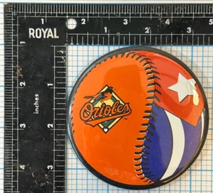 VINTAGE 1999 BALTIMORE ORIOLES VS CUBAN NATIONAL TEAM MLB BASEBALL PIN BUTTON - Picture 1 of 2