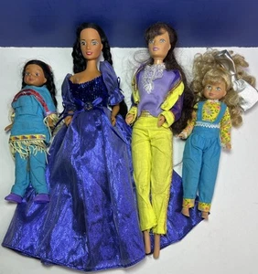 Lote de 4 muñecas Kid Kore vintage - dos muñecas de 7" y dos muñecas de 11,5" con ropa - Imagen 1 de 10