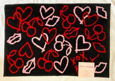 Alfombra de baño Betsey Johnson CORAZONES LABIOS XOXO NEGRO ROSA ROJO 20 X 30 NUEVO EN PAQUETE Foto 1 de 3