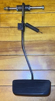 Mazda B2200 Truck Brake Pedal w/ Hardware OEM 1986-1993 - Image 1 of 4