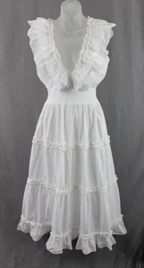 Love The Label Women's White 100% Cotton V Neck Ruffle Smocked Dress Size Small - Picture 1 of 4