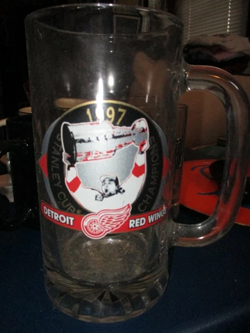 1997 DETROIT RED WINGS Stanley Cup Champions 16oz Glass Beer Stein Dead Stock Cover