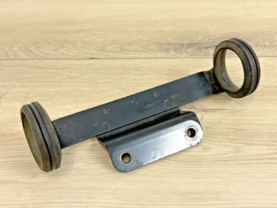 Abrazadera de soporte de soporte de carcasa de faro izquierdo Suzuki 2003-2007 SV650 STD OEM Foto 1 de 4