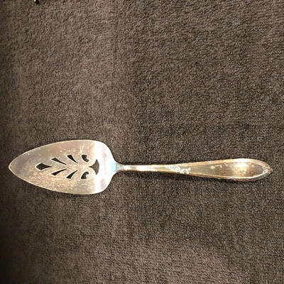 VINTAGE NEW ENGLAND SILVER PLATE A1 Pierced Pie Cake Server Excellent - Image 1 of 4