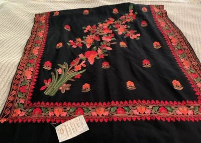 Шерстяная шаль Kashmiri NBNK с вышивкой в цветочек — 84 x 29 Индия - Изображение 1 из 4
