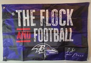 Baltimore Ravens “The Flock and Football” 1/1/23 Sorteo Especial 36”x24” Bandera - Imagen 1 de 3