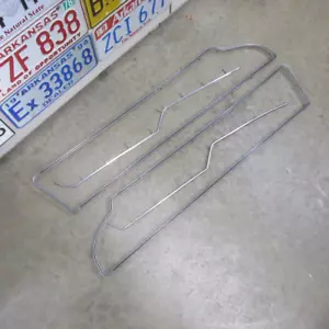 65 66 67 CHEVROLET CORVETTE ORIGINAL GM LEFT AND RIGHT DOOR PANEL TRIM MOLDINGS - Foto 1 di 3