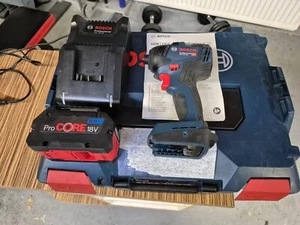Bosch Professional GDR 18V-200 Akku-Drehschlagschrauber, 8AH Akku, Ladegerät - Bild 1 von 9