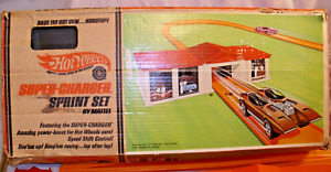 MATTEL HOT WHEELS SUPER CHARGER SPRINT SET TRACK LAYOUT WITH CAR 1960s BOXED