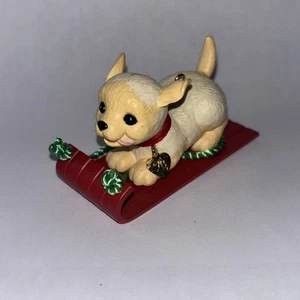 1993 Hallmark Puppy Love - Golden Retriever su slittino ornamento #3 Natale - Foto 1 di 4
