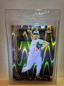2025 Topps Chrome Michael King #35 RayWave Refractor San Diego Padres - Picture 1 of 2