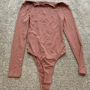 Mauve Damen Langarm Body in warmem Mauve Gr. Small Einteiler - Bild 1 von 5