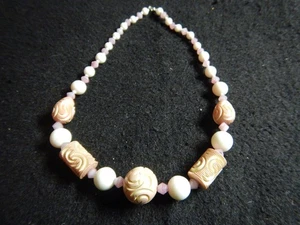 Mid Century Retro Lucite & Milchglas geschnitzte Perlenkette - Bild 1 von 6