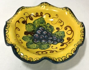 Deruta Italy Italian Yellow Handmade Grape Leaf Ruffled Bowl 8" - Picture 1 of 6