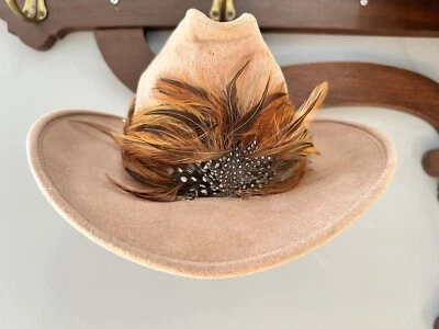 ВИНТАЖНЫЙ UNITED ШЛЯПЫ ПЕРЕПЕЛА ПЕРО ЗАМШЕВАЯ ШЛЯПА НОВОМ СОСТОЯНИИ - Изображение 1 из 4