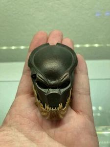 Bio Mask (Figure Accessory only) - Hot Toys MMS130 Predators: Berserker Predator - Picture 1 of 3
