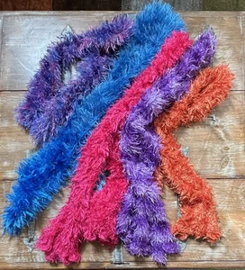 Sciarpa skinny vintage Y2K anni 90 - ciglia soffici sfocate LOTTO 5 - rosa caldo, blu, viola, arancione! - Foto 1 di 12