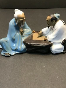 Chinese Mudman Glazed Clay Pottery Figurine Asian Men Playing Mahjong - Bild 1 von 11