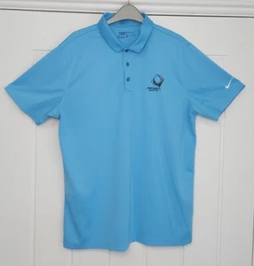 Nike Golf Polo Shirt in Blu Portugal Masters Uomo Large Chest 44" Ottime Condizioni - Foto 1 di 13
