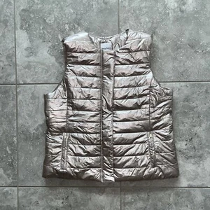Tommy Bahama Womens Metallic Zip Snap Puffer Vest Balboa Mist Beige Preppy New L - Picture 1 of 17