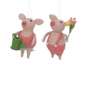 Gisela Graham Set of 2 Felt Mr and Mrs Pig Easter Decorations with Hanging Twine - Picture 1 of 1