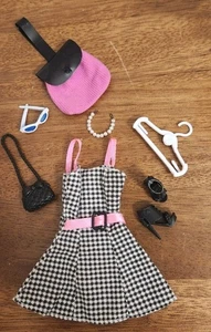 Vintage 90er Barbie Frühling Picknick Kleid schwarz & weiß Hahnentritt mit rosa Gürtel Extras - Bild 1 von 7